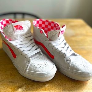 VANS OFF THE WALL White & Neon Pink high tops